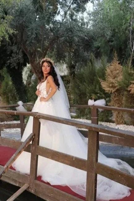 Beautiful Spaghetti Sleeveless A-Line Floor-Length Tulle Wedding Dresses with Chapel Train (ZD14680)