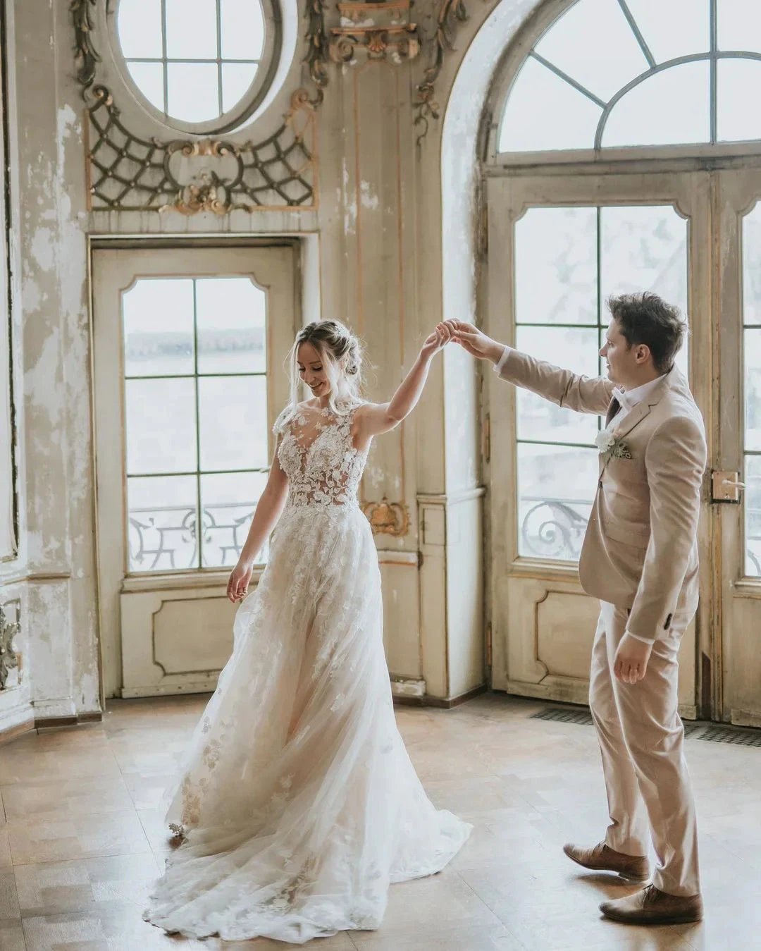 Boho Long A-line Tulle Wedding Dress with Lace Appliques (ZD15056)