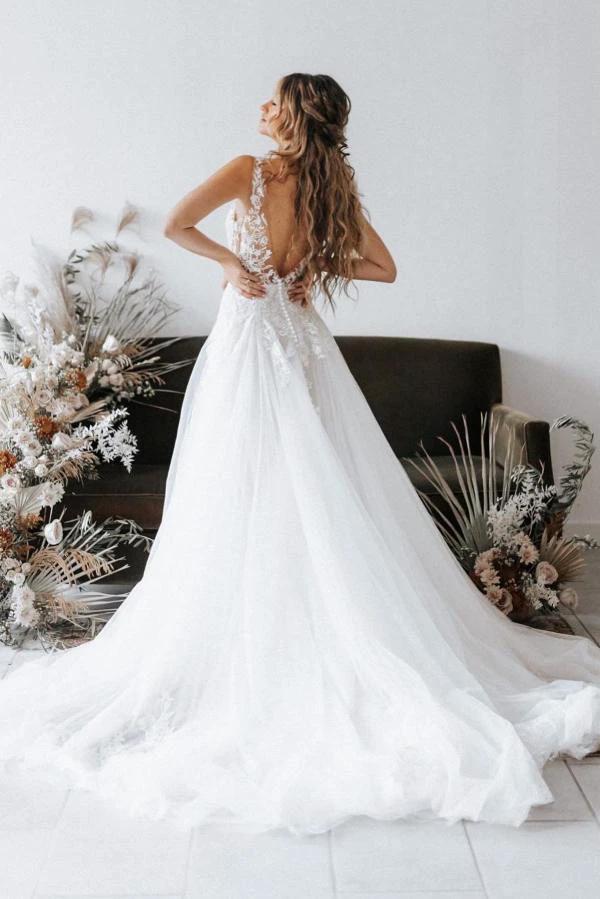 Boho Long A-line V-neck Lace Tulle Backless Wedding Dresses (ZD16726)