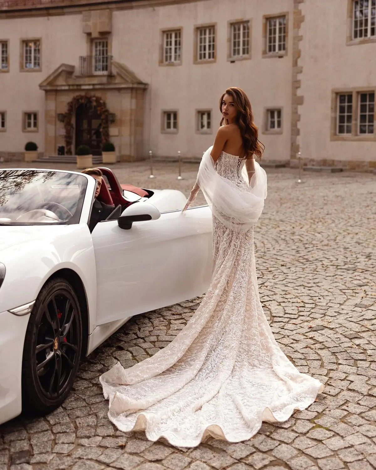 White Nude Lace Mermaid Wedding Dress Luxury Beaded Sequins Tulle Gloves ZP032