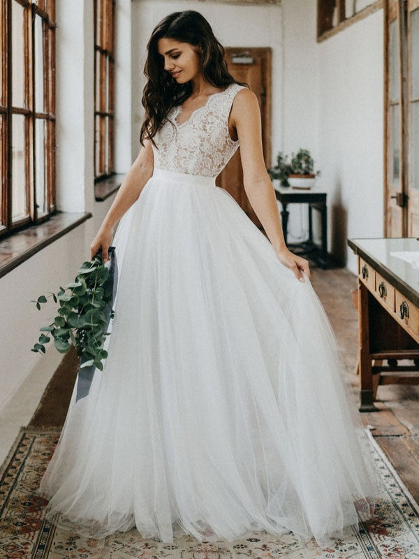 Sleeveless Scalloped Lace V-Neck A-Line Tulle Wedding Dress With Open Back - VelvetHem