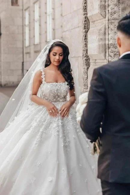 Charming Ball Gown Lace Square Sleeveless White Wedding Dresses With Appliques (ZD16617)