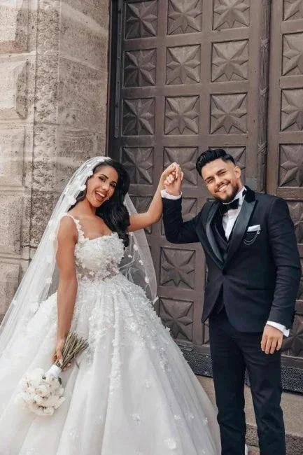 Charming Ball Gown Lace Square Sleeveless White Wedding Dresses With Appliques (ZD16617)