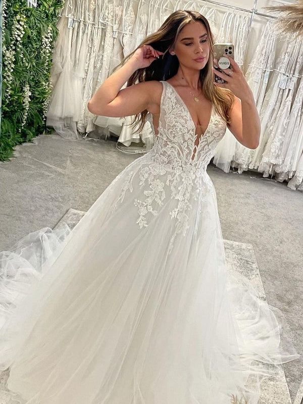 Applique Lace Sleeveless Deep V-Neck A-Line Tulle Wedding Dress - VelvetHem
