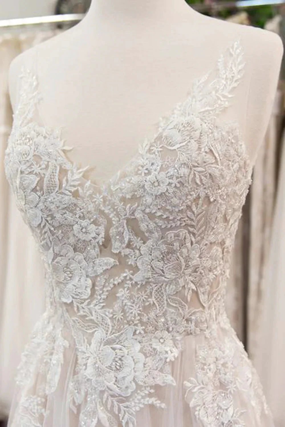 Chic Long A line V neck Appliques Lace Tulle Wedding Dress (ZD14461)