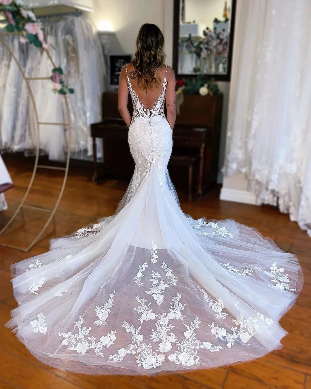 Chic Long Mermaid V-neck Sleeveless Lace Wedding Dress (ZD14822)