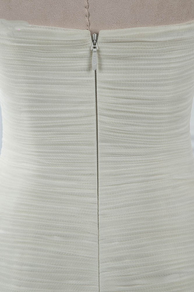 Chic Strapless Sweetheart Ivory Wedding Dresses Ruffles Tulle Sleeveless Bridal Gowns with Feather (ZD17456)