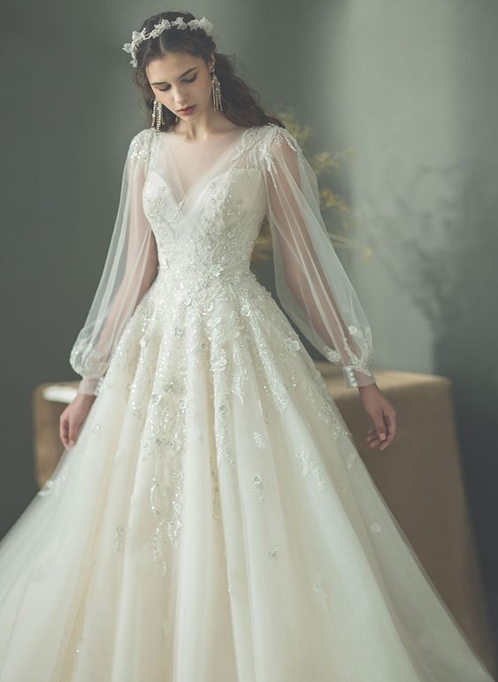 A-line V Neck Wedding Dress Tulle Lace Wedding Dress With Lantern Sleeve Bridal Dress - VelvetHem