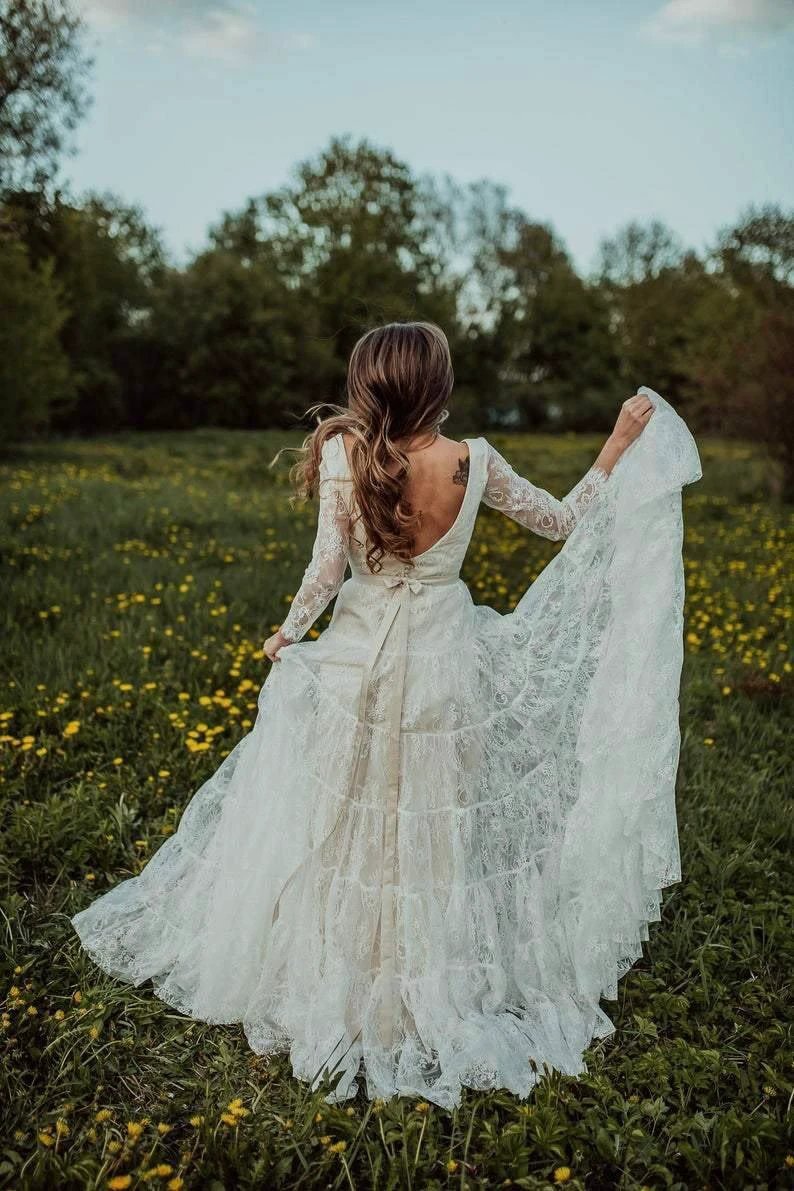 Deep V Neck Boho Wedding Dress Long Sleeve Rustic Wedding Dress (ZD16271)