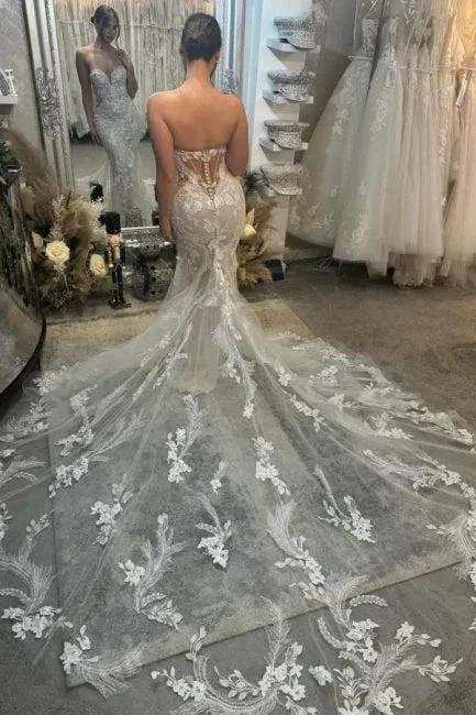 Designer Column Tulle Lace Sweetheart Sleeveless Ivory Wedding Dresses With Appliques Train (ZD15509) - VelvetHem