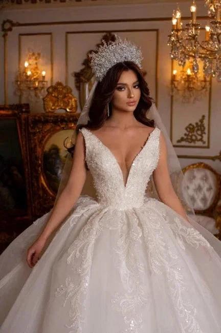 Designer Long A-line V-Neck Sleeveless Appliques Wedding Dress With Lace (ZD14987)
