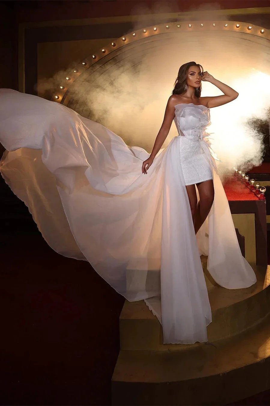 Designer White Sleeveless Wedding Dress With Ruffles Bridal Gown With Lace (ZD16556)