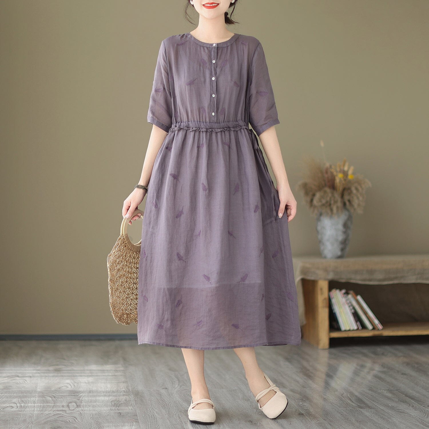 Beautifully Finished Dress in a Timeless Design