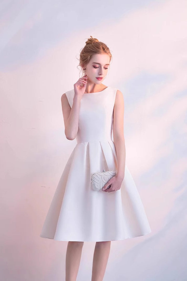 Elegant Bow Mini Dress with Relaxed Fit and Layered Outfit Styling