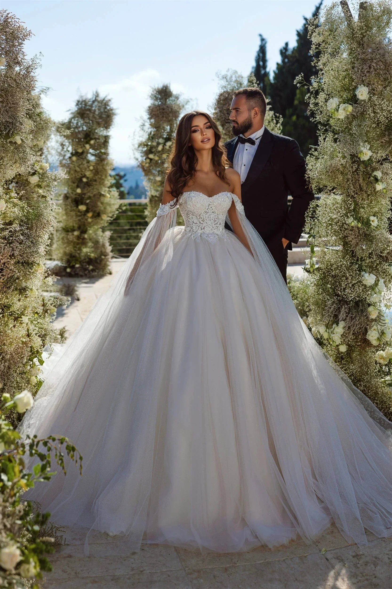Elegant A-line Off-the-shoulder Tulle Lace Appliques Wedding Dress (ZD16451)
