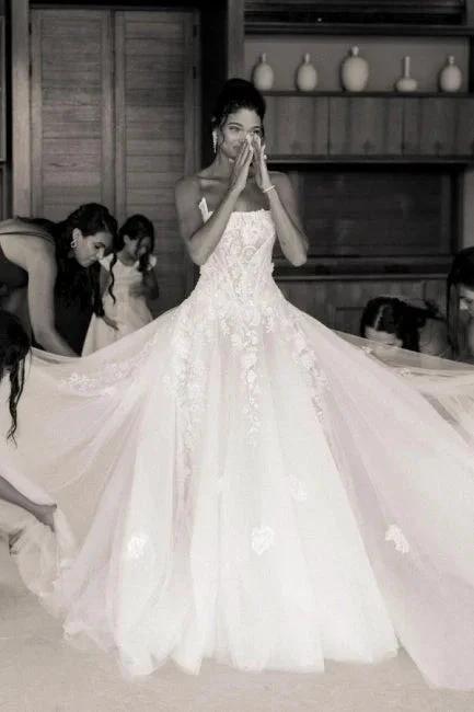 Elegant Designer Appliques A-line Wedding Dresses With Lace (ZD14706)