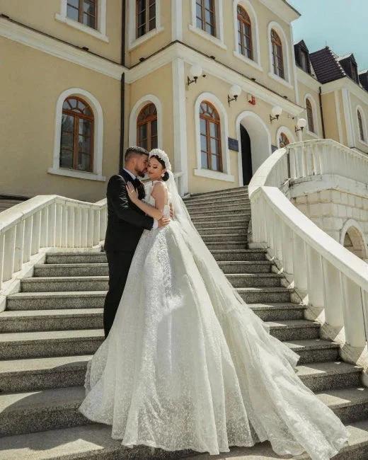 Elegant Designer Beautiful Cream Wedding Dresses A-Line with Lace (ZD14707)