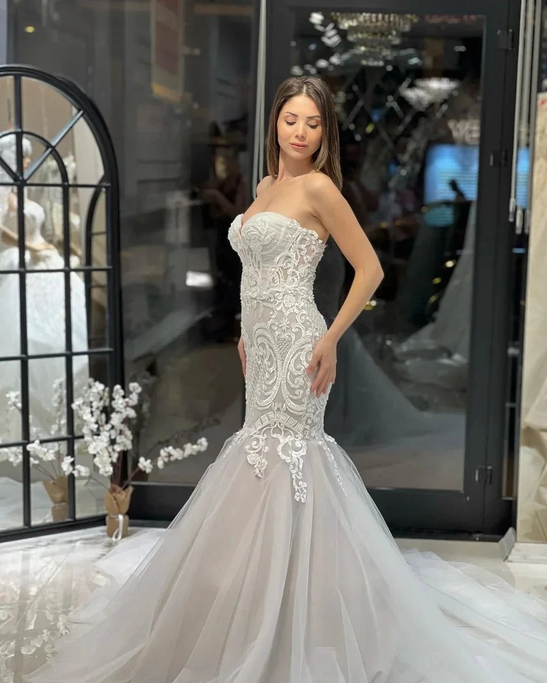Elegant Floor Length Sweetheart Sleeveless Mermaid Lace Wedding Dress with Appliques (ZD14790)