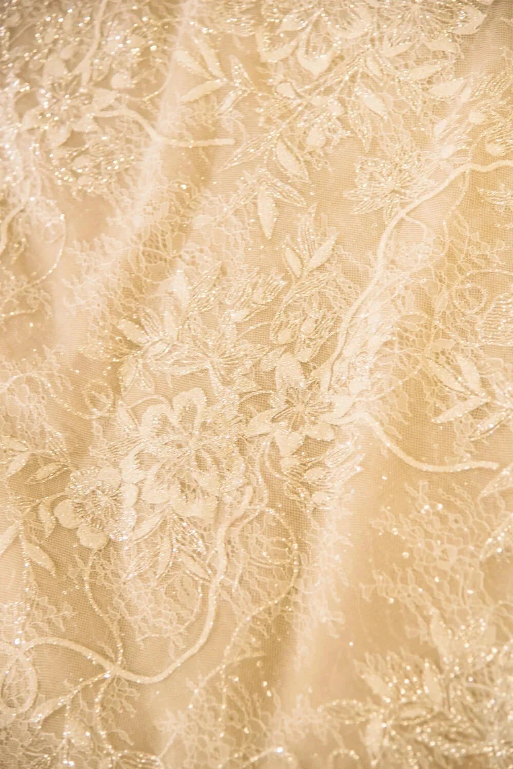 Elegant Illusion neck Cap Sleeve Appliques Tulle A-line Princess Wedding Dress (ZD13903)
