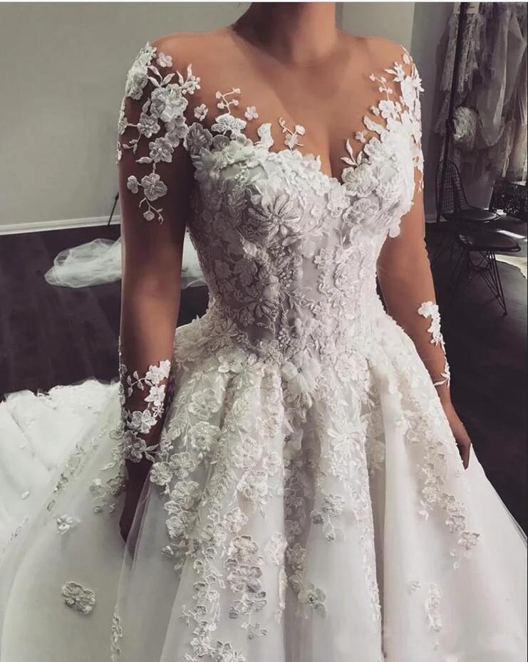 Elegant Long A-Line Bateau Appliques Lace Wedding Dress with Sleeves (ZD14285)