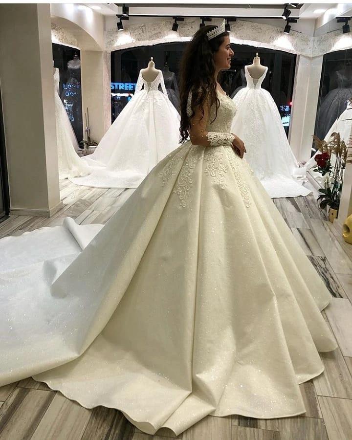 Elegant Long Princess Sweetheart Satin Wedding Dress with Sleeves (ZD15118)