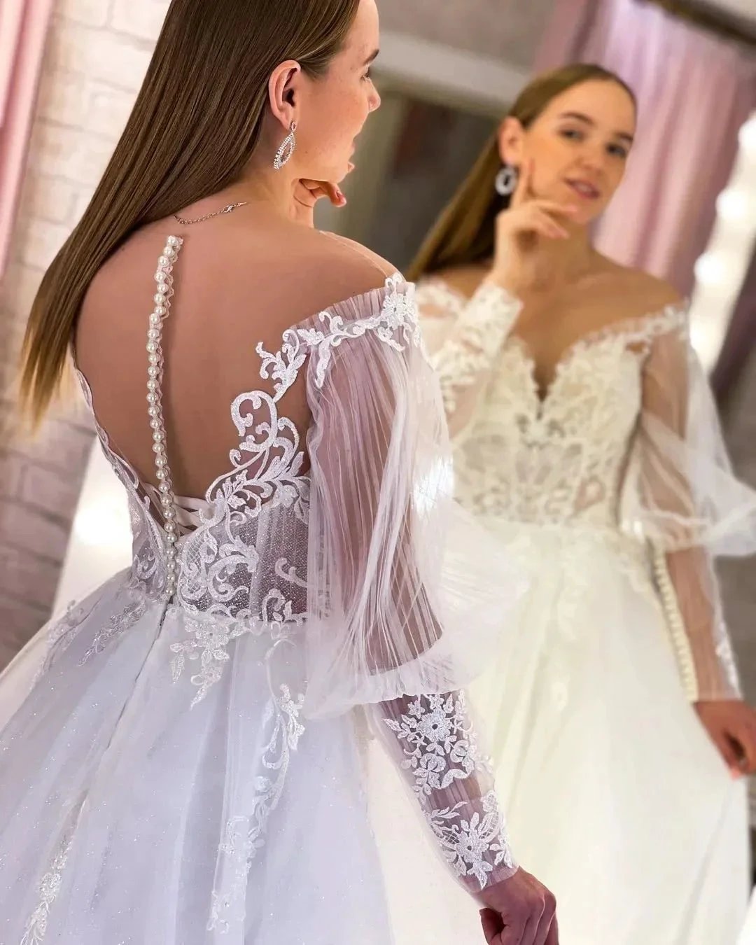 Elegant Long White A-line V-neck Tulle Long Sleeves Wedding Dress With Lace (ZD14811)