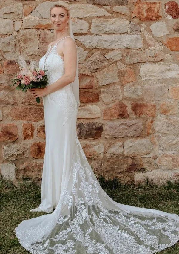 Elegant Long White Mermaid Sleeveless Lace Backless Wedding Dress with Train (ZD15548)