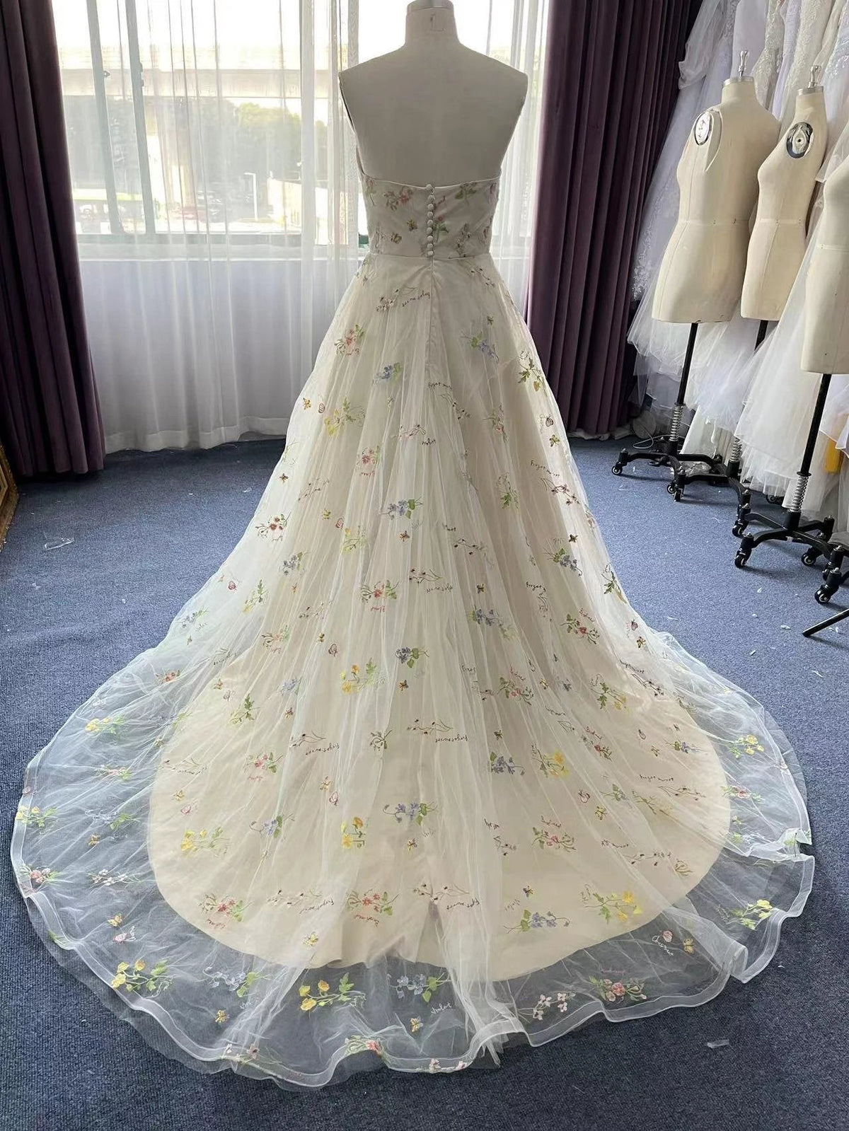 Exquisite A-line Flower Strapless Tulle Prom Dress (ZD14935)