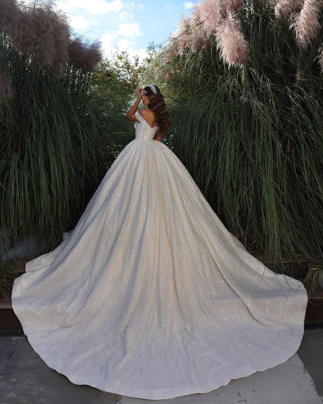 Exquisite Floor Length Sweetheart Sleeveless Off-The-Shoulder A-Line Lace Wedding Dress with Ruffles (ZD15769)