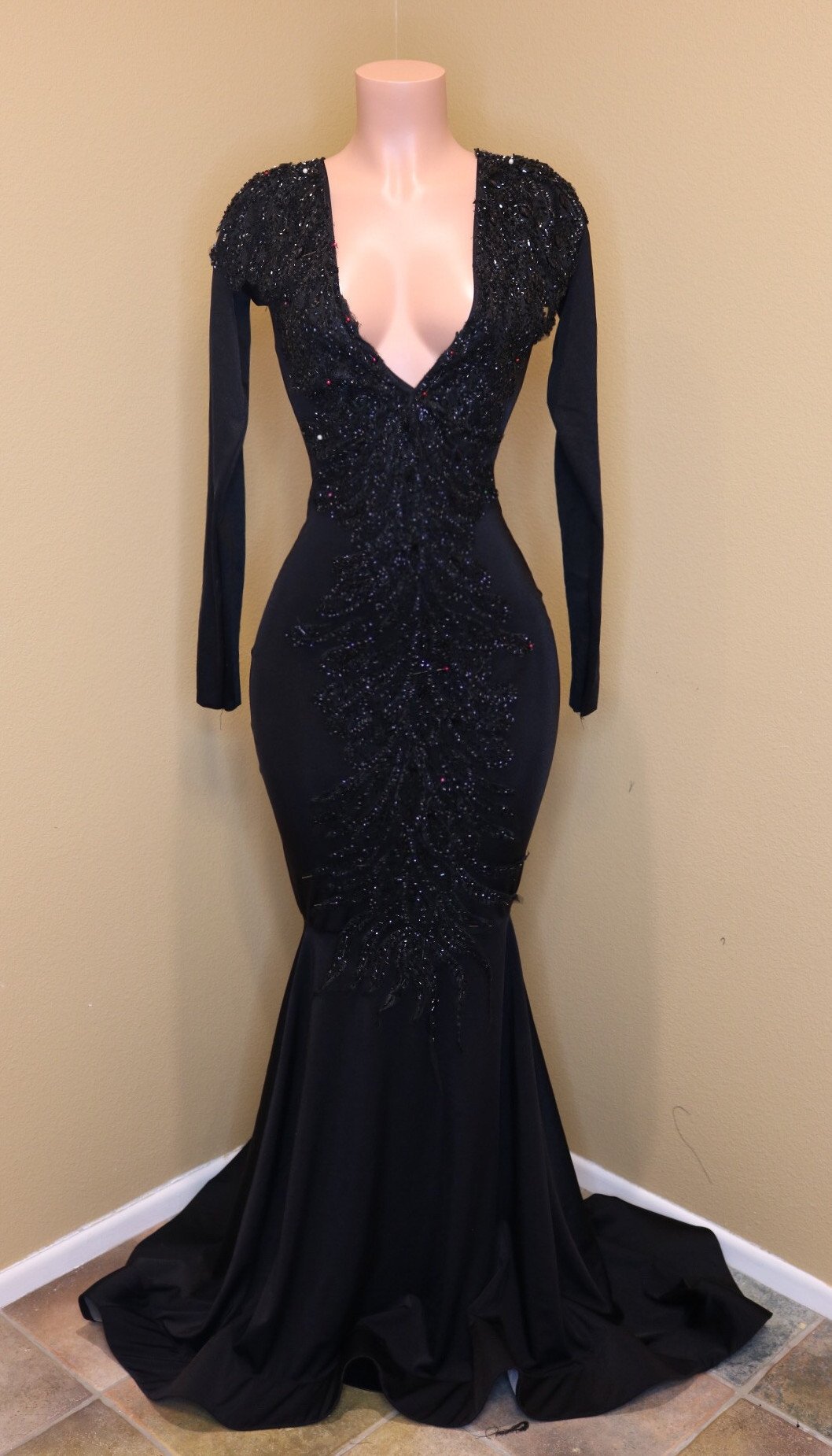 Exquisite Long V-neck Sequined Mermaid Black Prom Dress with Sleeves - VelvetHem