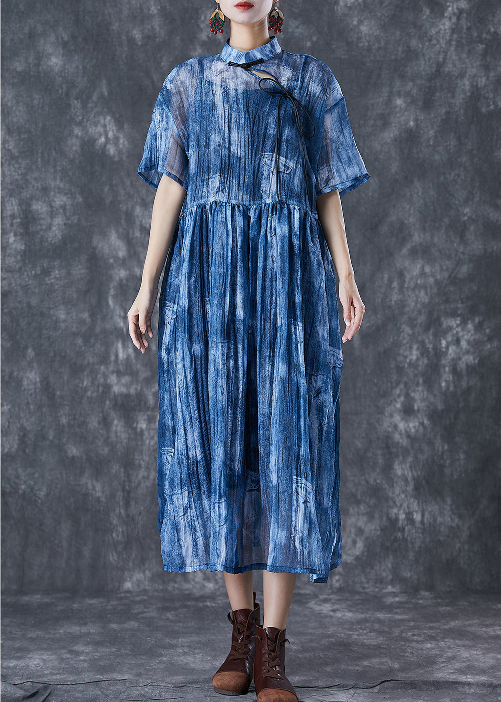 Beautifully Finished Dress in a Timeless Design