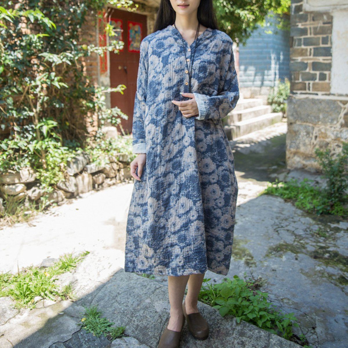 Beautifully Finished Dress in a Timeless Design