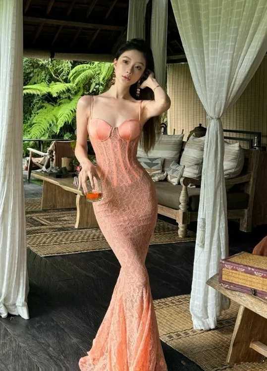Pretty Spaghetti Straps Lace Mermaid Evening Dress Long Party Prom Dress - VelvetHem