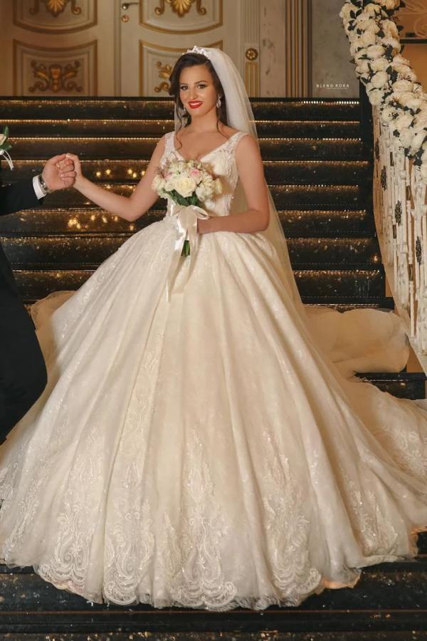 Glamorous Long Ball Gown V-neck Tulle Wedding Dress with Lace Appliques (ZD15168) - VelvetHem
