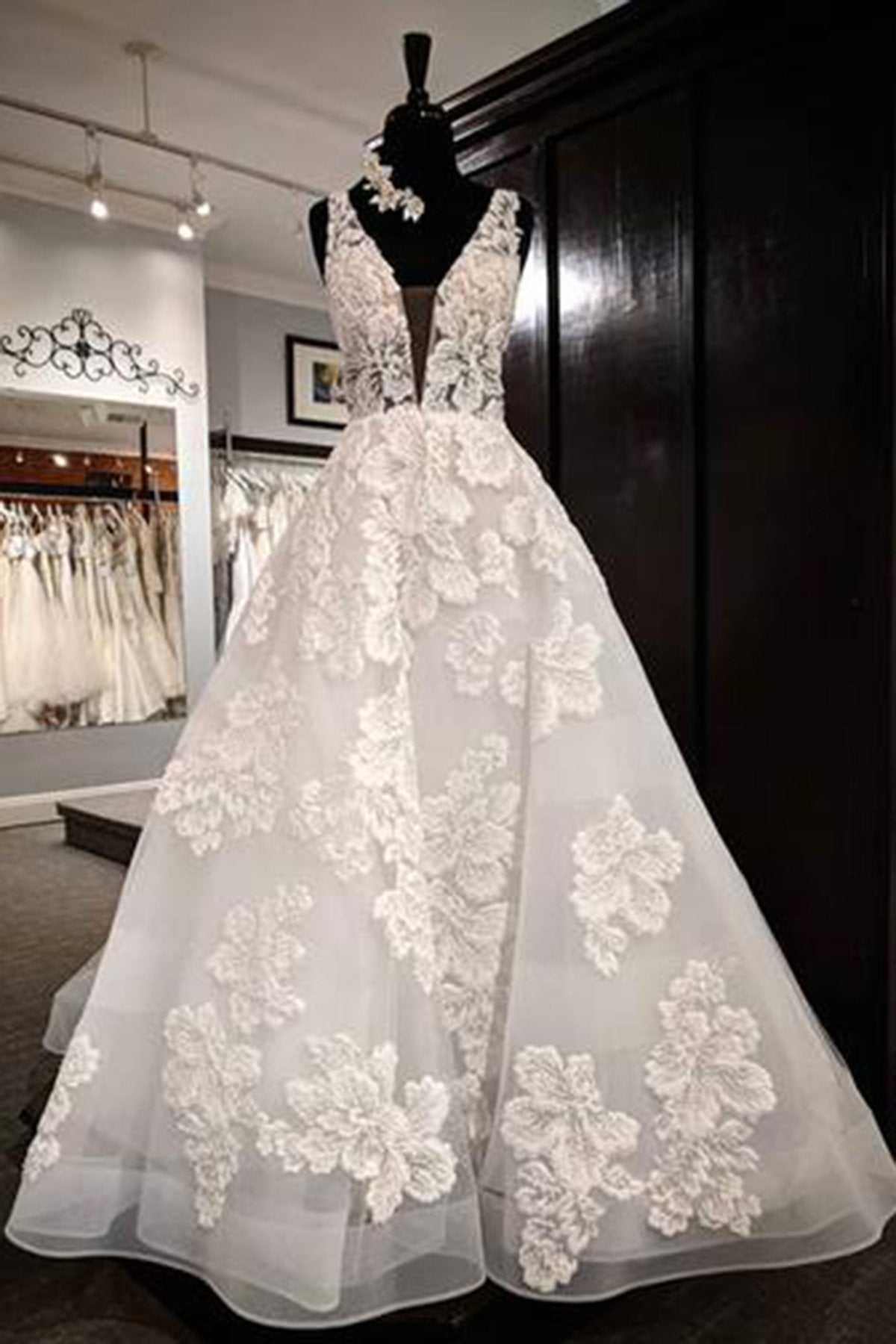 Glamorous White Tulle V-Neck Flower Long Wedding Dress Lace Applique Bridal Gowns On Sale (ZD17433) - VelvetHem