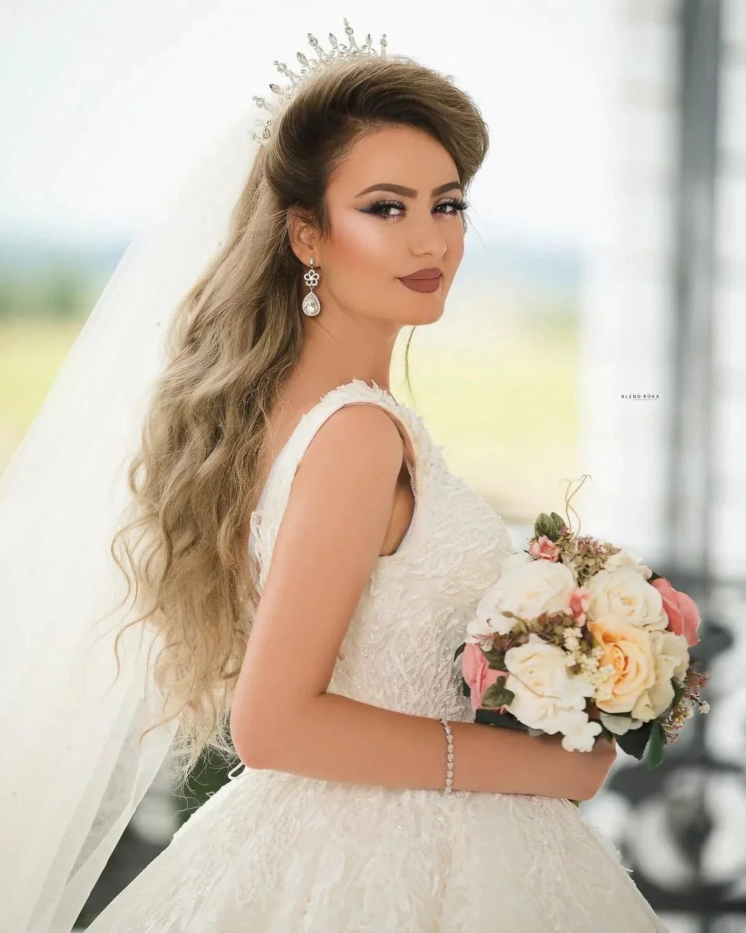 Gorgeous Long Princess V-neck Tulle Lace Wedding Dress (ZD15169)