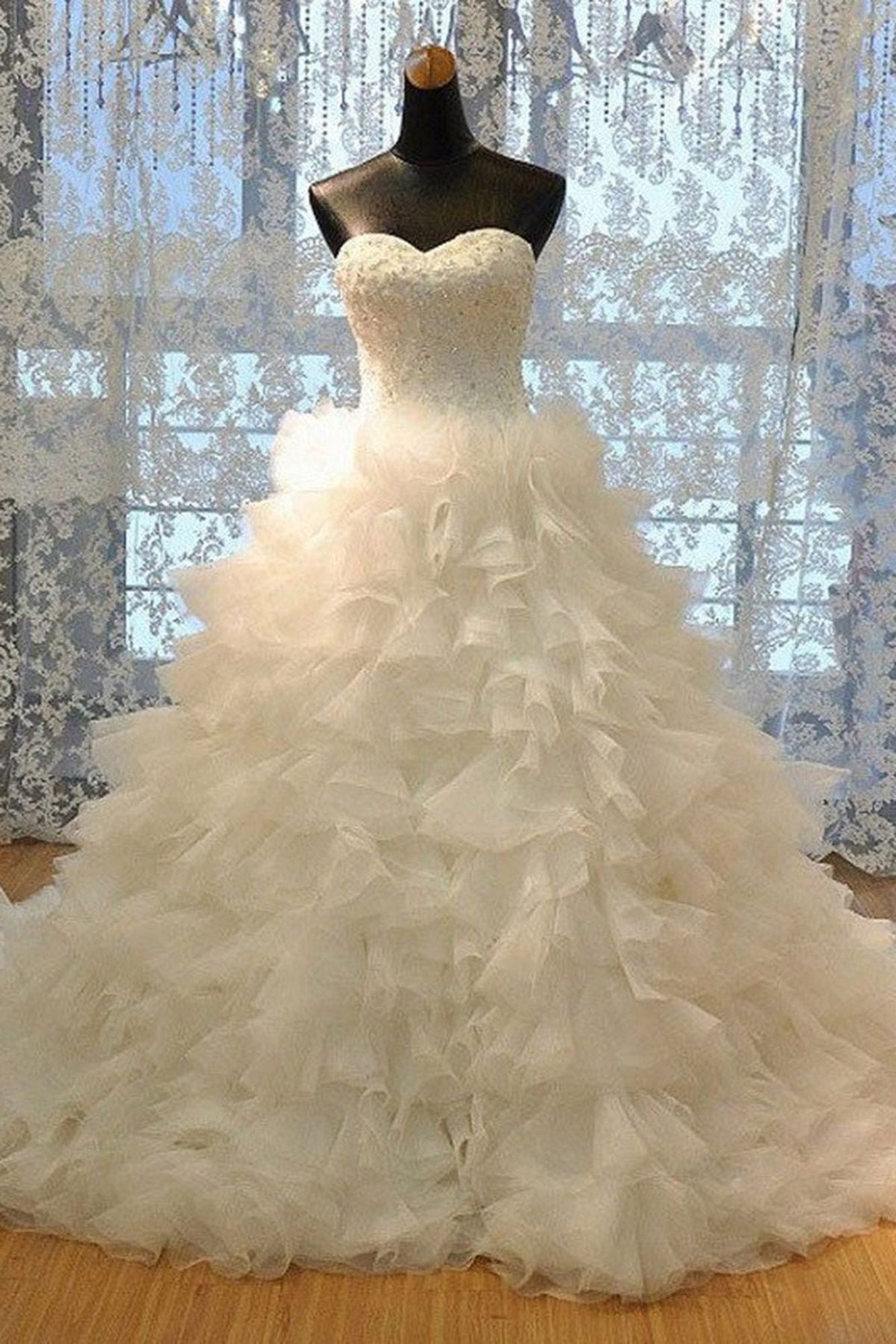 Gorgeous Sweetheart Lace Appliques Wedding Dress Tulle Ruffles Bridal Gowns (ZD17426) - VelvetHem