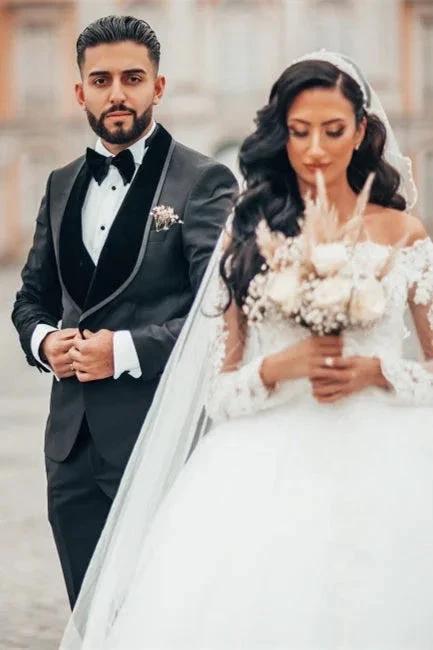 Gorgeous White Long Sleeves Lace Ball Gown Aline Floral Tulle Wedding Dresses (ZD13897)