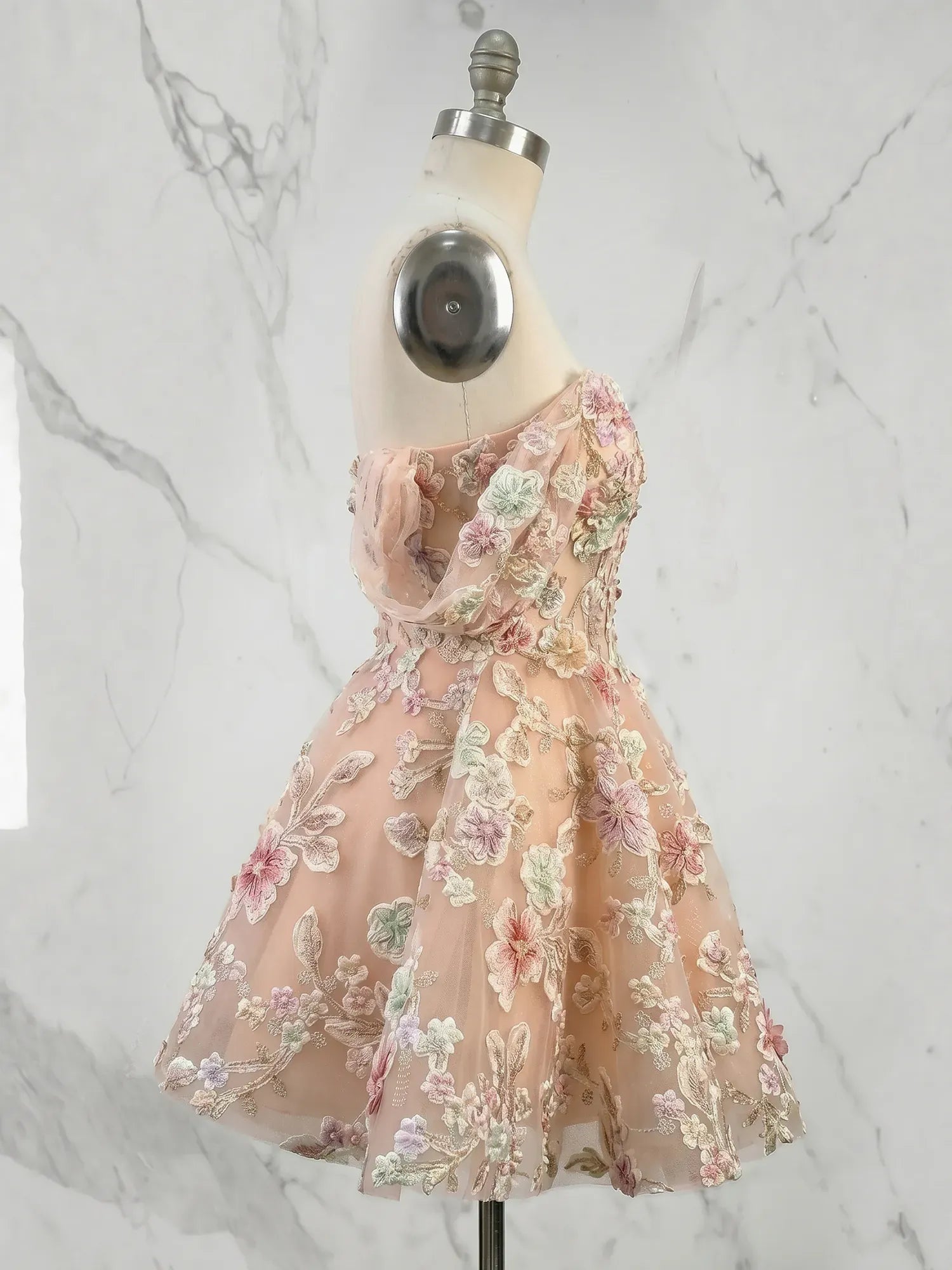 Off-the-Shoulder Sweetheart Floral Lace Mini Homecoming Dresses with Puff Sleeves
