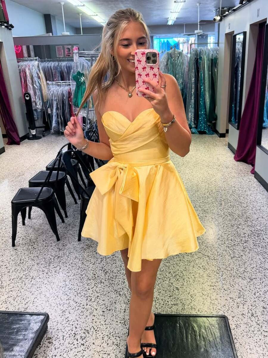 A Line Strapless Short Homecoming Dress wtih Bow