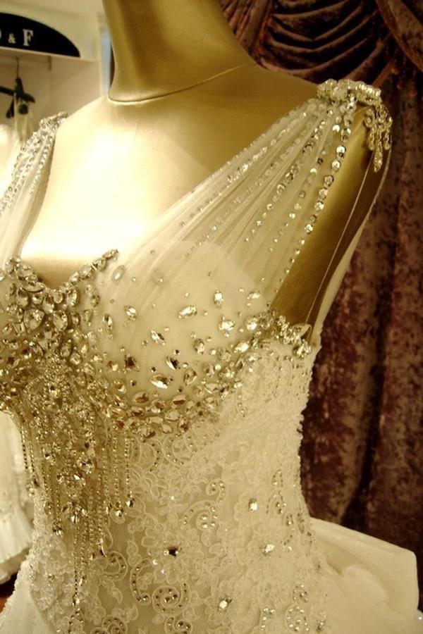 High Quality Floor-length V-neck Beading Chapel Train Wedding Dresses (ZD15459)