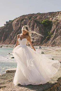 Ivory Tulle Destination Sweetheart Spaghetti Strap Wedding Dress (ZD16056)
