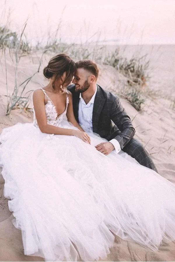 Layered Tulle Skirt Lace V Neck Outdoor Wedding Dresses Bridal Gown (ZD16340)