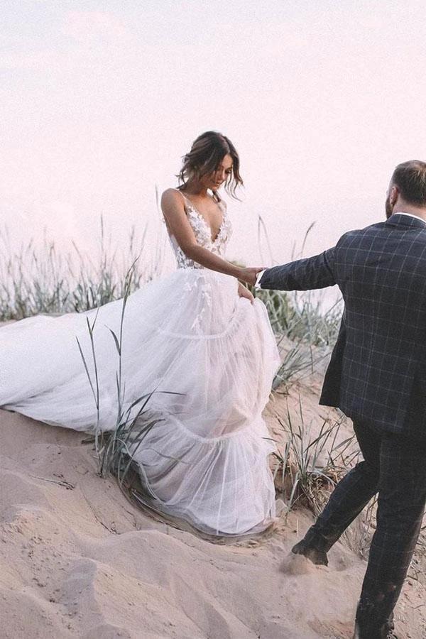 Layered Tulle Skirt Lace V Neck Outdoor Wedding Dresses Bridal Gown (ZD16340)
