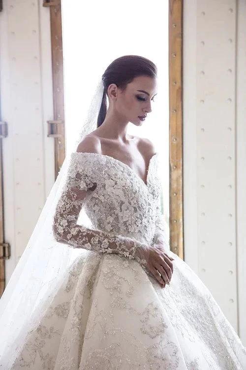 Long A-Line Off-the-Shoulder Sweetheart Backless Appliques Lace Crystal Wedding Dress with Sleeves (ZD15064)