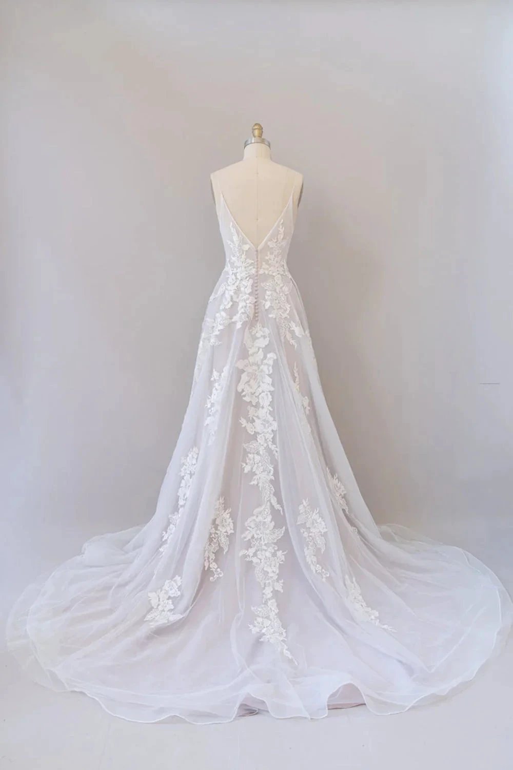 Long A-line Spaghetti Strap Lace Appliques Tulle Backless Wedding Dress (ZD14429)
