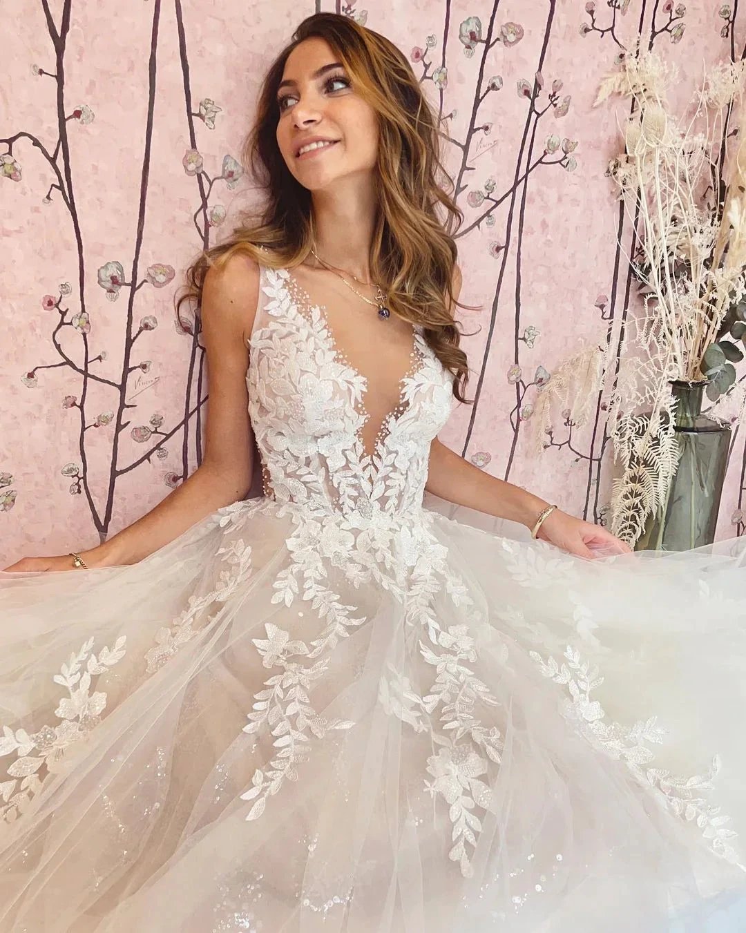 Long A-Line V-neck Appliques Lace Tulle Backless Wedding Dress (ZD14314)