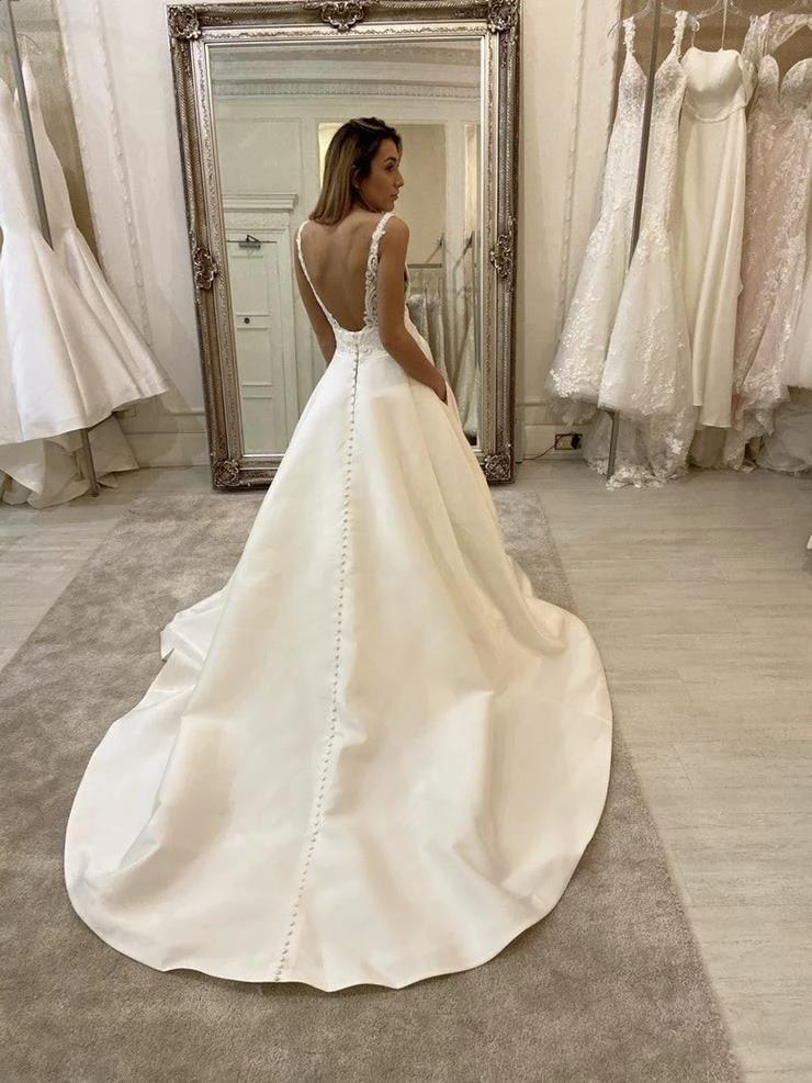 Long A-Line V-neck Spaghetti Straps Backless Wedding Dress With Pockets (ZD14318)