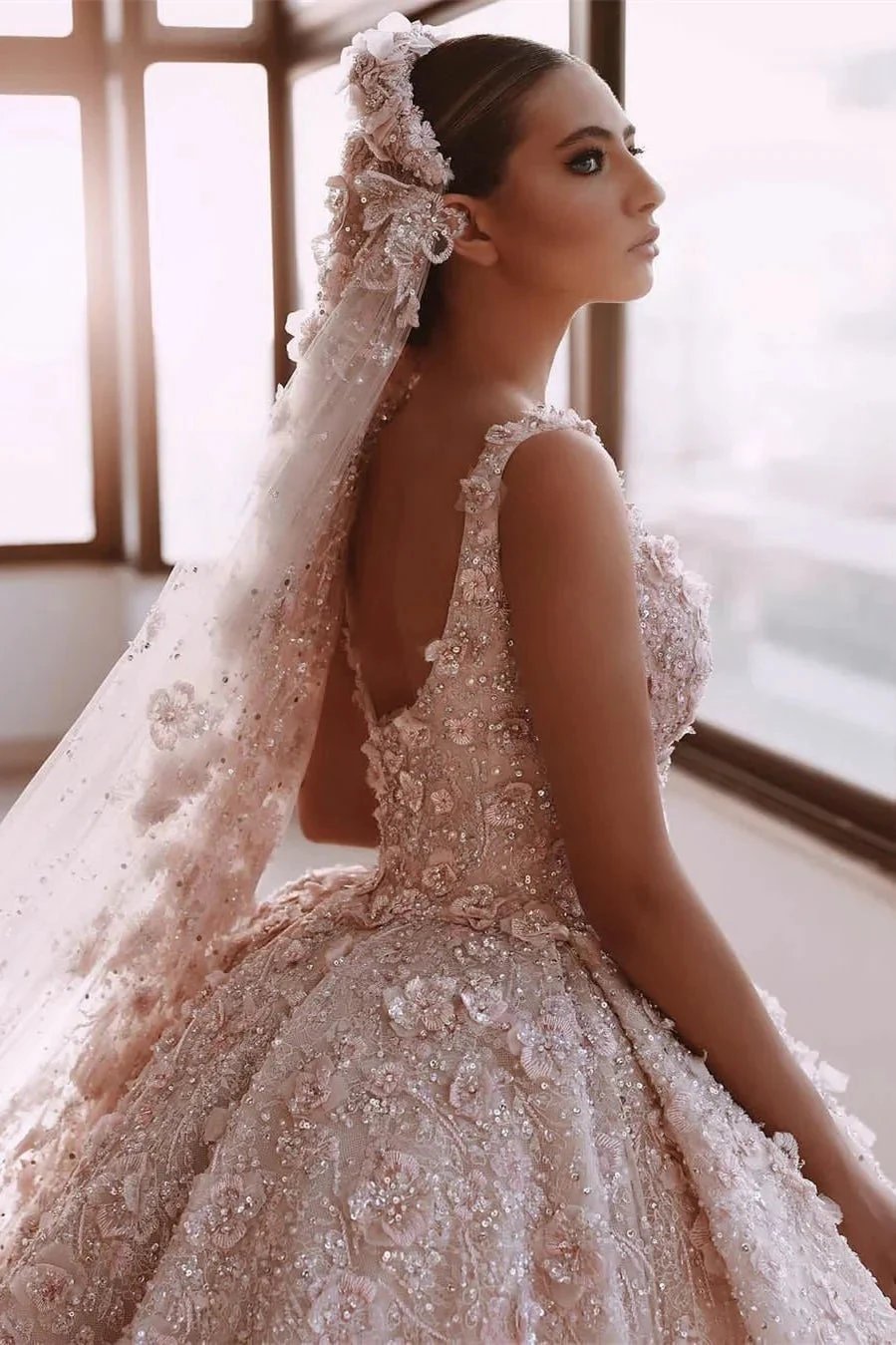 Luxurious A-line Appliques Princess Wedding Dresses With Detachable Train (ZD14648)