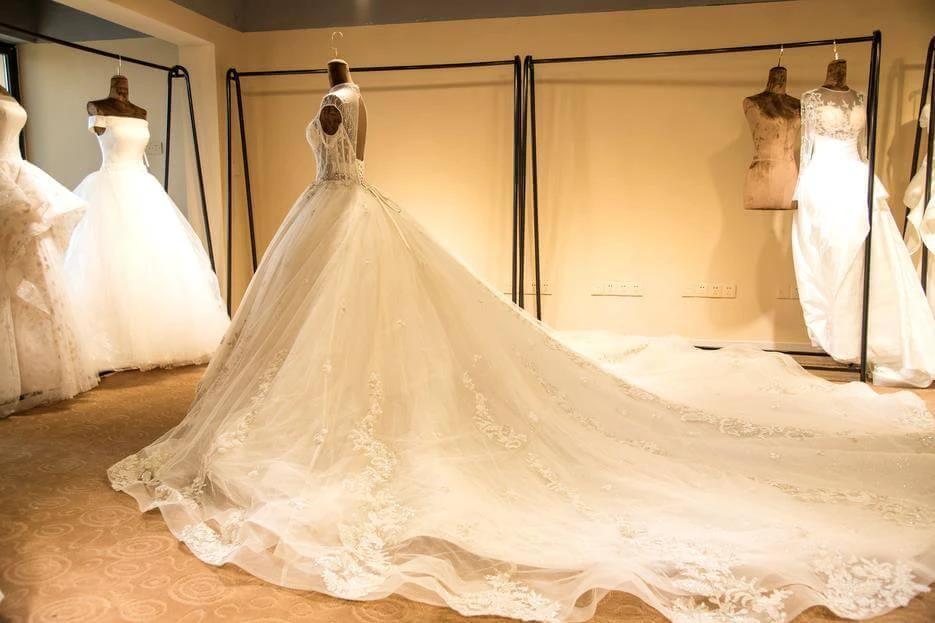 Luxury Illusion Neck Lace-up Tulle Ball Gown Wedding Dress Modest Ivory Sparkle Bridal Gowns (ZD13900)